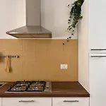 Bee In Apartment *