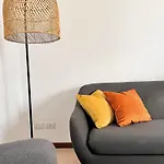 Bee In Apartment Verona
